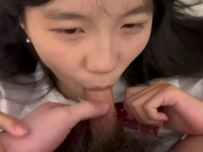 Em loli dễ thương mút cục thịt biến em thành con em đĩ nứng lồn p2